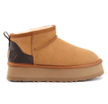 Charger l'image dans la galerie, Bottes UGG x Louis Vuitton
