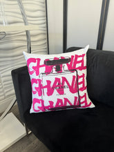 Charger l'image dans la galerie, Taie d’oreiller Chanel
