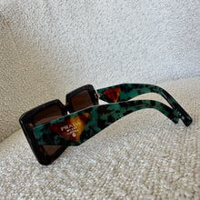 Charger l'image dans la galerie, Lunettes de soleil Prada
