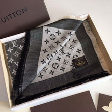 Charger l'image dans la galerie, Écharpe Louis Vuitton
