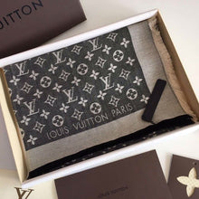 Charger l'image dans la galerie, Écharpe Louis Vuitton
