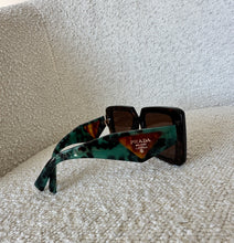 Charger l'image dans la galerie, Lunettes de soleil Prada
