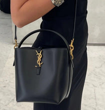 Charger l'image dans la galerie, Sac Yves Saint Laurent Le 37
