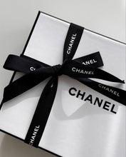 Charger l'image dans la galerie, Boîte + dustbag Chanel
