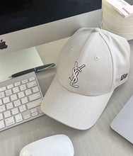 Charger l'image dans la galerie, Casquette Yves Saint Laurent
