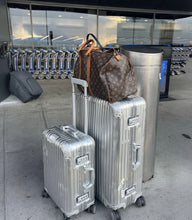 Charger l'image dans la galerie, Valise Rimowa
