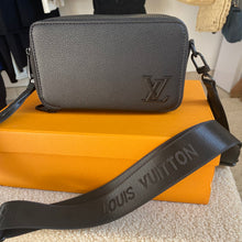 Charger l'image dans la galerie, Sacoche Louis Vuitton
