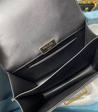 Charger l'image dans la galerie, Sac Prada Cahier
