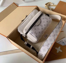 Charger l'image dans la galerie, Sacoche Louis Vuitton
