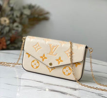 Load image into Gallery viewer, Louis Vuitton Félicie clutch
