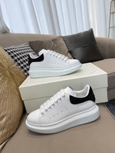 Charger l'image dans la galerie, Alexander McQueen
