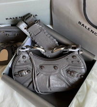 Charger l'image dans la galerie, Sac Balenciaga « Cagole »
