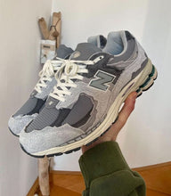Charger l'image dans la galerie, New Balance 2002R
