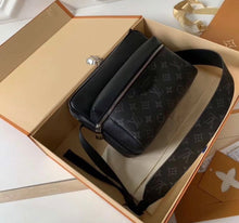 Charger l'image dans la galerie, Sacoche Louis Vuitton
