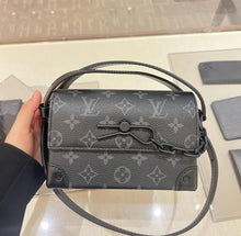 Load image into Gallery viewer, Louis Vuitton Steamer bag
