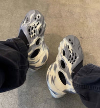 Charger l'image dans la galerie, Yeezy Foam RNNR
