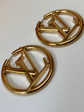 Charger l'image dans la galerie, Boucles d’oreilles Louis Vuitton
