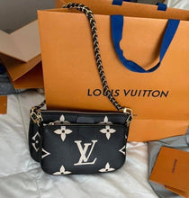 Load image into Gallery viewer, Louis Vuitton Multi Pouch
