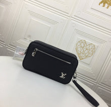 Charger l'image dans la galerie, Pochette Louis Vuitton
