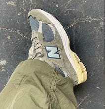 Charger l'image dans la galerie, New Balance 2002R
