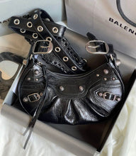 Charger l'image dans la galerie, Sac Balenciaga « Cagole »
