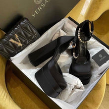 Charger l'image dans la galerie, Talons Versace
