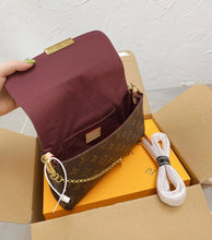 Load image into Gallery viewer, Louis Vuitton clutch
