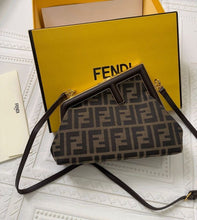 Charger l'image dans la galerie, Sac Fendi First
