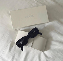 Charger l'image dans la galerie, Lunettes de soleil Prada
