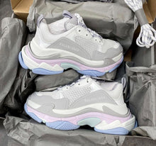 Load image into Gallery viewer, Balenciaga Triple S
