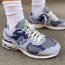 Charger l'image dans la galerie, New Balance 2002R
