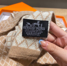 Charger l'image dans la galerie, Écharpe Hermès
