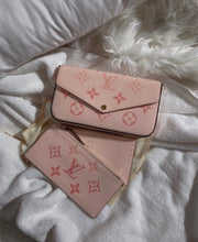 Load image into Gallery viewer, Louis Vuitton Félicie clutch
