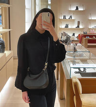 Load image into Gallery viewer, Louis Vuitton Bagatelle bag
