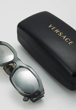 Charger l'image dans la galerie, Lunettes de soleil Versace
