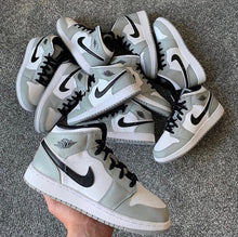 Load image into Gallery viewer, Air Jordan 1 Kids
