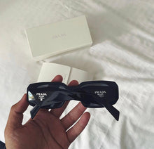 Charger l'image dans la galerie, Lunettes de soleil Prada
