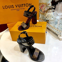Load image into Gallery viewer, Louis Vuitton heels
