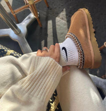 Charger l'image dans la galerie, Chaussons UGG Tazz
