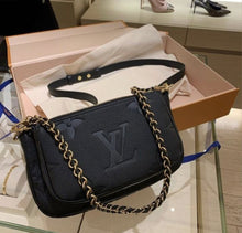 Load image into Gallery viewer, Louis Vuitton Multi Pouch
