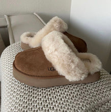 Charger l'image dans la galerie, Chaussons UGG
