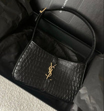 Charger l'image dans la galerie, Sac Yves Saint Laurent Hobo
