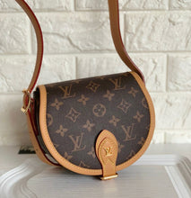 Load image into Gallery viewer, Louis Vuitton Tambourine Bag

