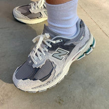 Charger l'image dans la galerie, New Balance 2002R
