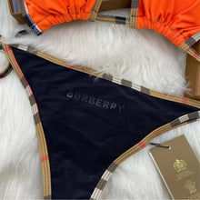 Charger l'image dans la galerie, Maillot de Bain Burberry réversible

