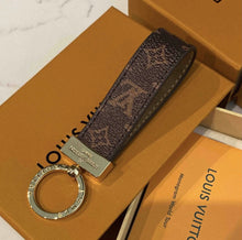 Charger l'image dans la galerie, Porte-clés Louis Vuitton
