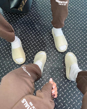 Charger l'image dans la galerie, Yeezy Slide Bone
