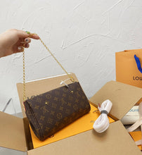 Load image into Gallery viewer, Louis Vuitton clutch
