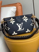 Load image into Gallery viewer, Louis Vuitton Multi Pouch
