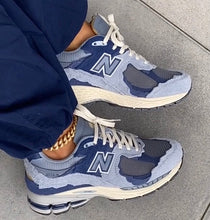 Charger l'image dans la galerie, New Balance 2002R

